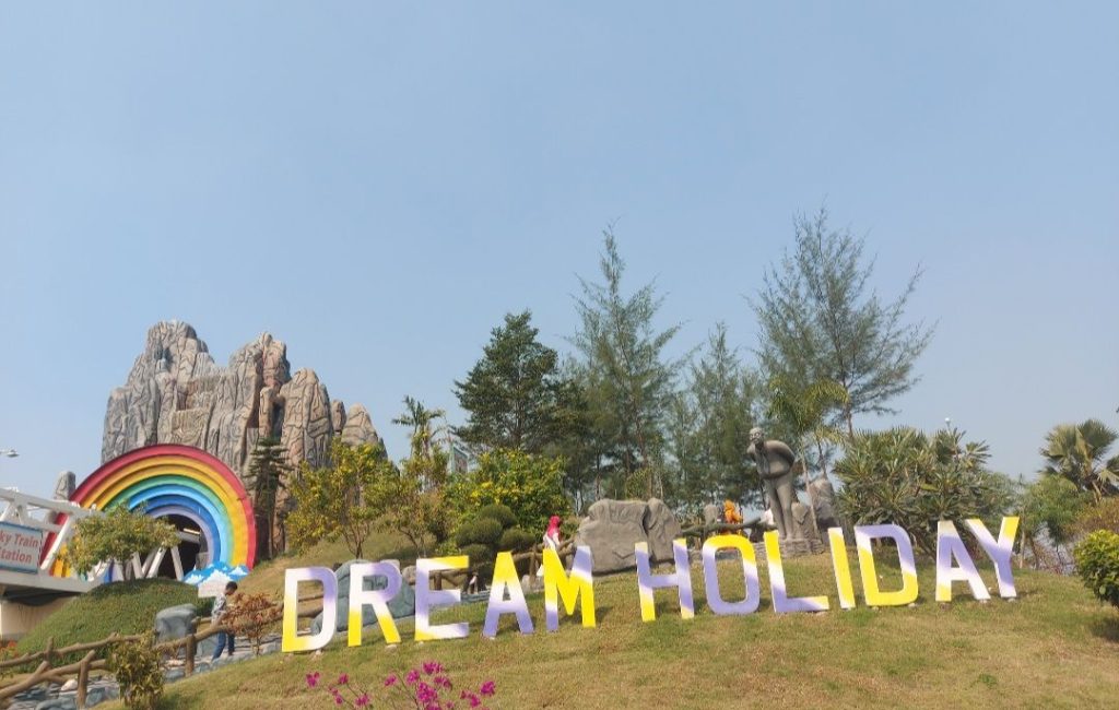 Helicopter Ride + Dream Holiday Park Package